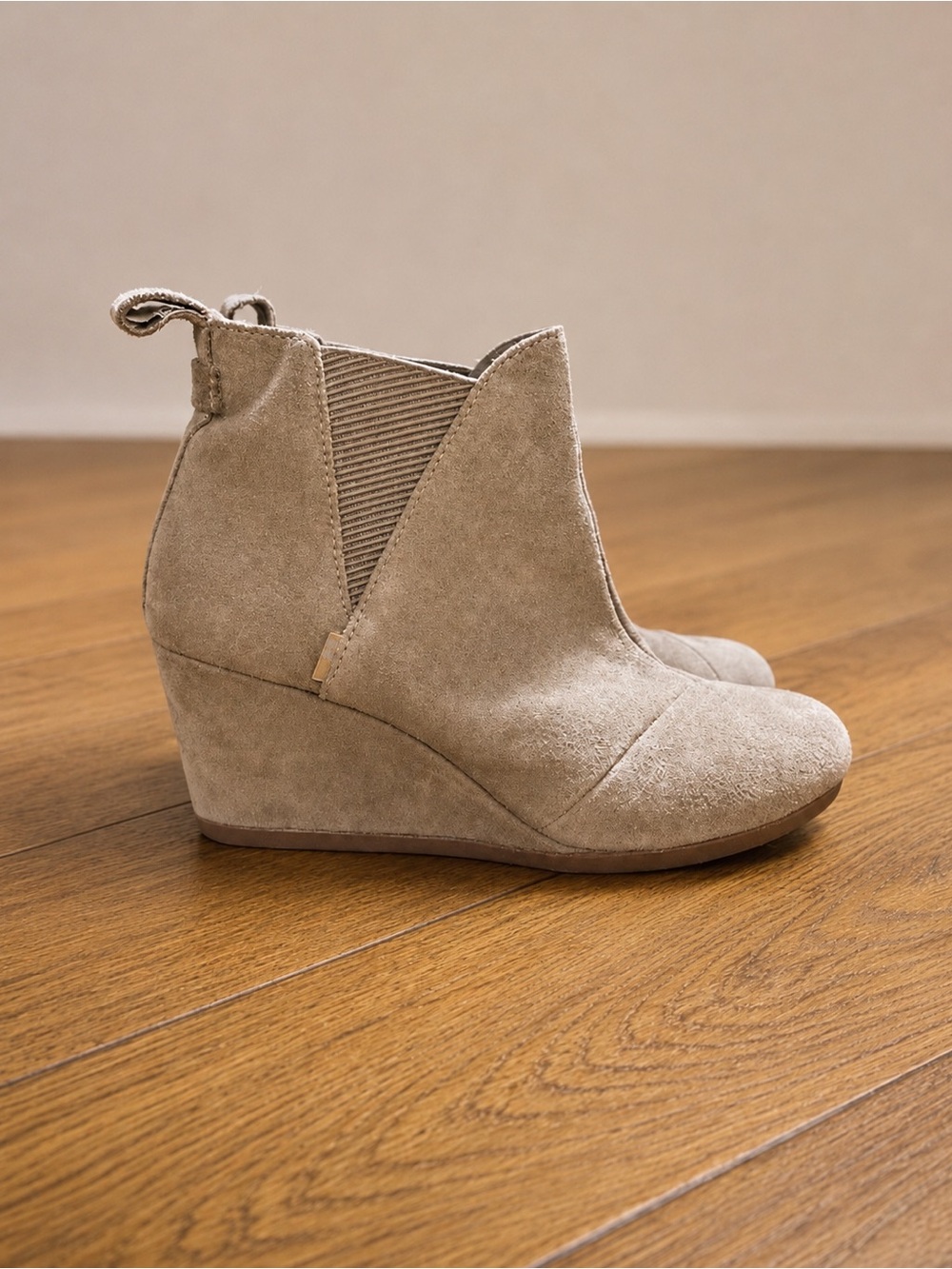 TOMS Taupe Suede Wedge Ankle Booties Women’s US 7.5 EU 38 Chelsea Boots